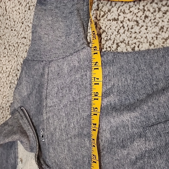 New Vineyard Vines zip up sweatshirt - Picture 3 of 9